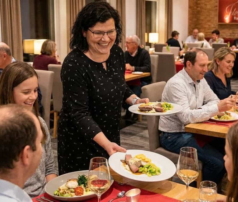 Stephanie Stoll serviert im Restaurant &bdquo;Florian'S&ldquo;